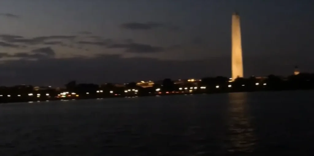 places to visit in dc at night